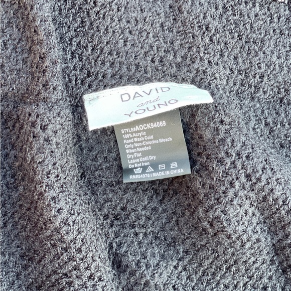 David And Young Women’s Poncho | One Size - Picture 6 of 6